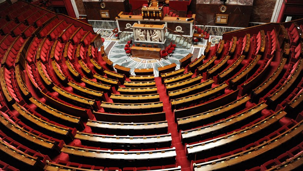 Le parlementarisme à la française discrédité