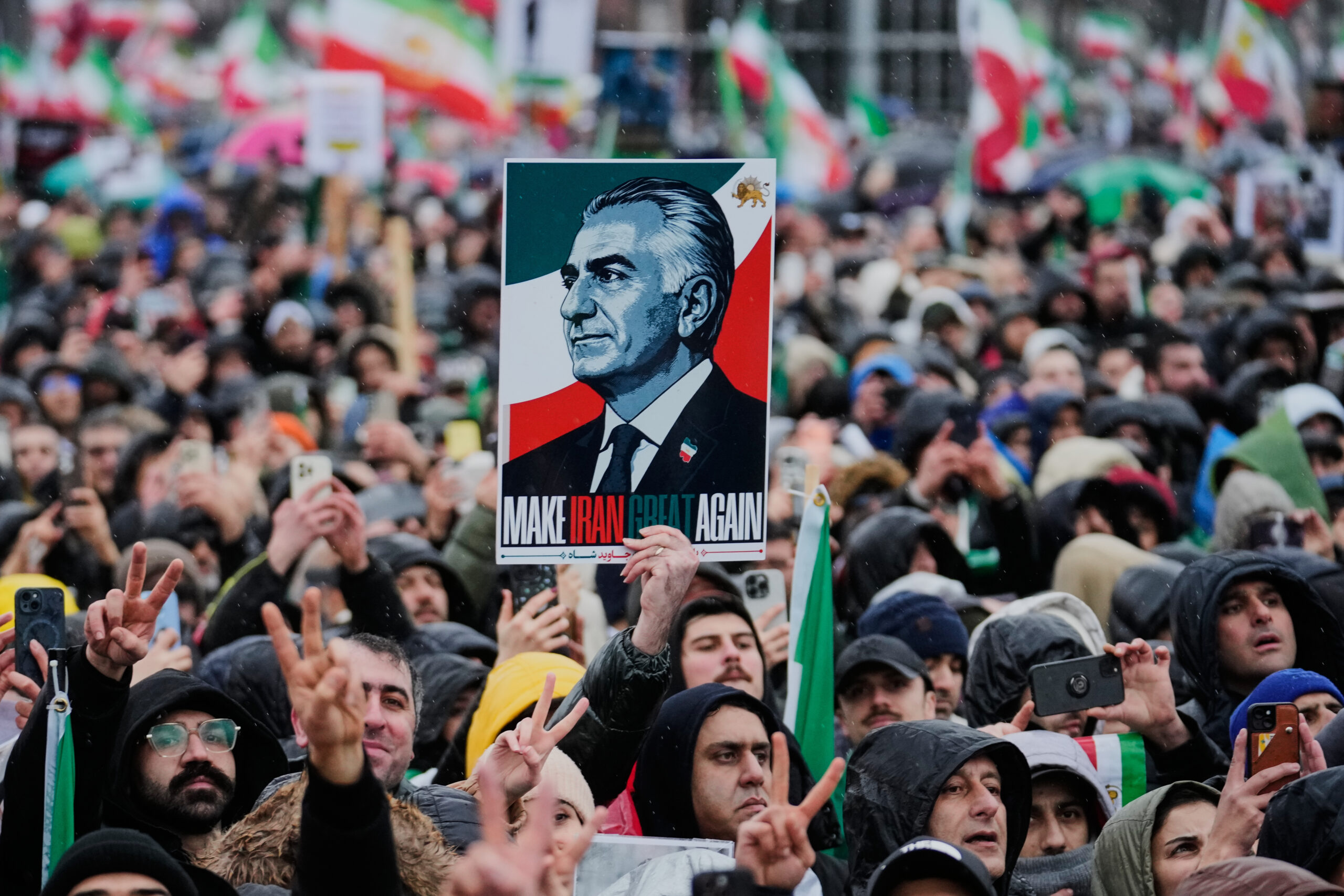 Emmanuel Razavi : "Arrêtons d’être naïfs : aucun ambassadeur iranien dans le monde n’est nommé sans l’aval des services secrets des Gardiens de la révolution islamique"