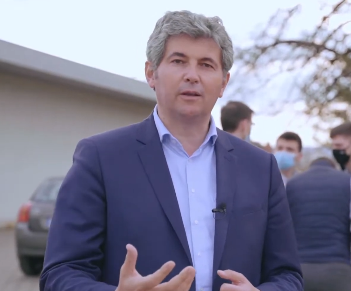 Fundji Benedict - Merci, monsieur le maire !